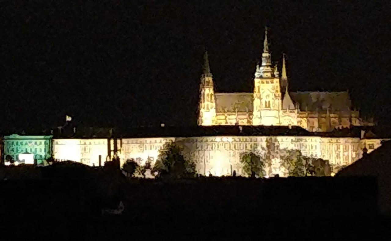 Amazing Angie'S Apartment Praha Bagian luar foto