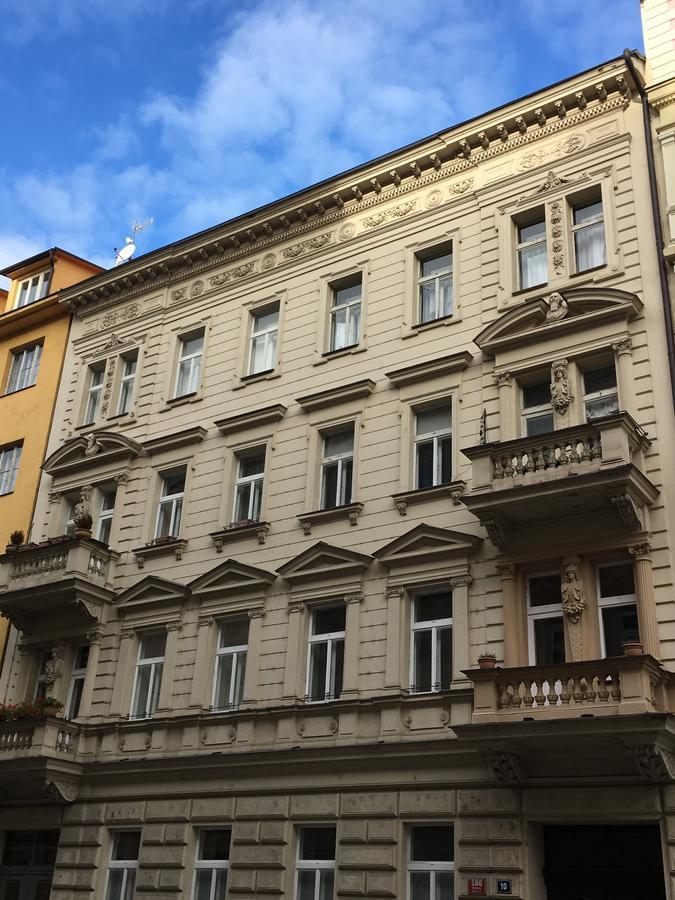 Amazing Angie'S Apartment Praha Bagian luar foto