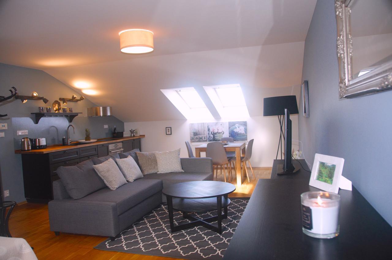 Amazing Angie'S Apartment Praha Bagian luar foto