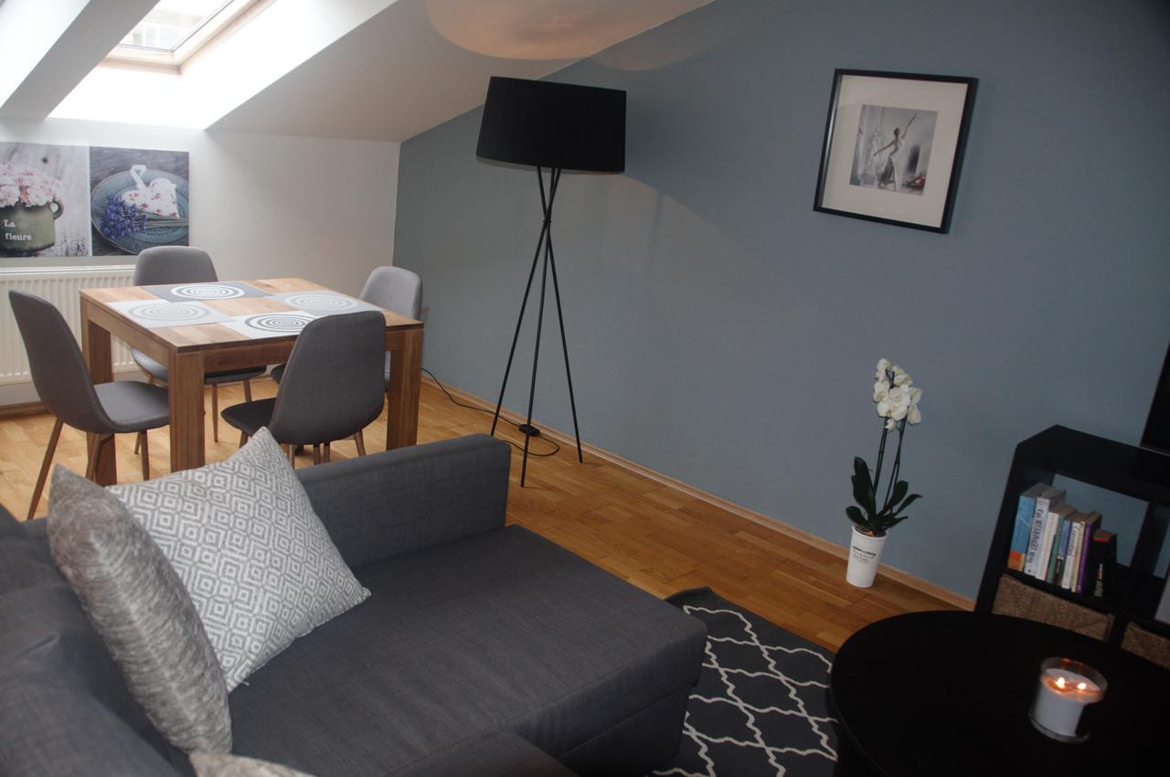 Amazing Angie'S Apartment Praha Bagian luar foto