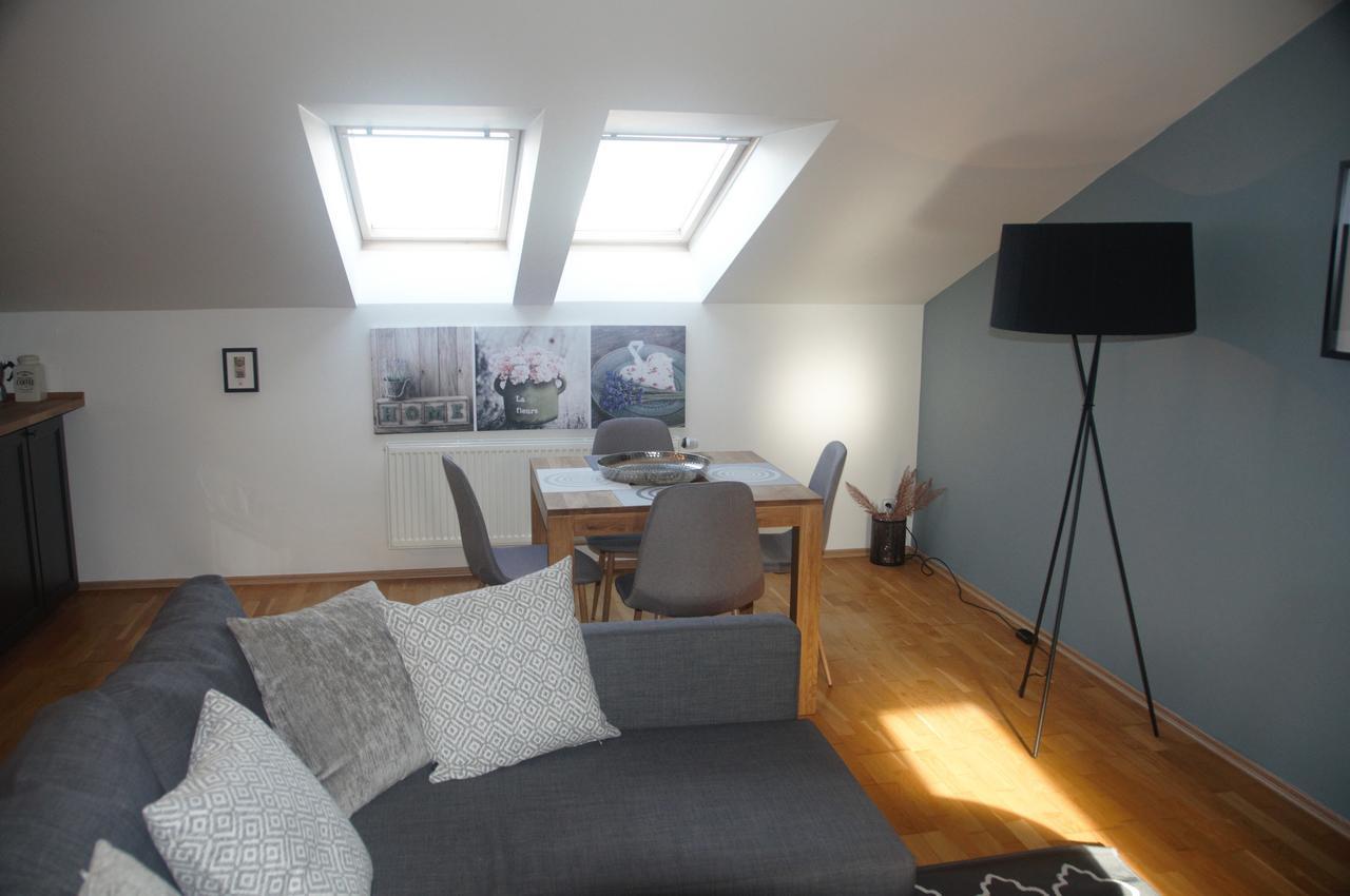 Amazing Angie'S Apartment Praha Bagian luar foto