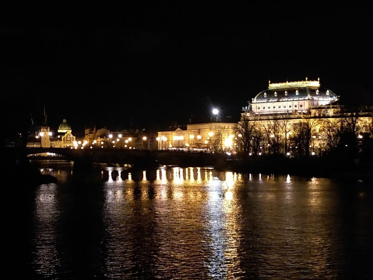 Amazing Angie'S Apartment Praha Bagian luar foto