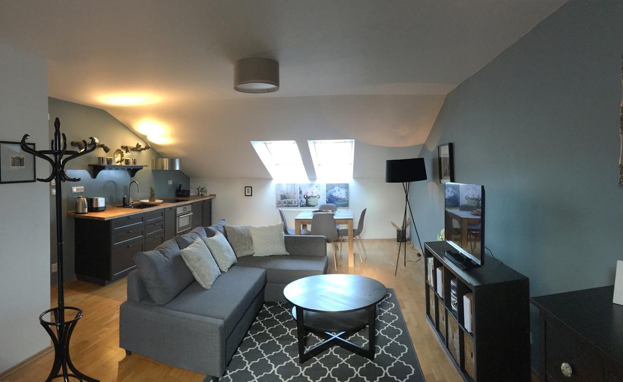 Amazing Angie'S Apartment Praha Bagian luar foto
